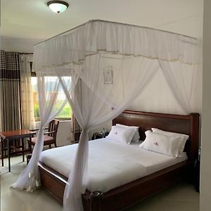 Sienna Beach And Safaris Hotel